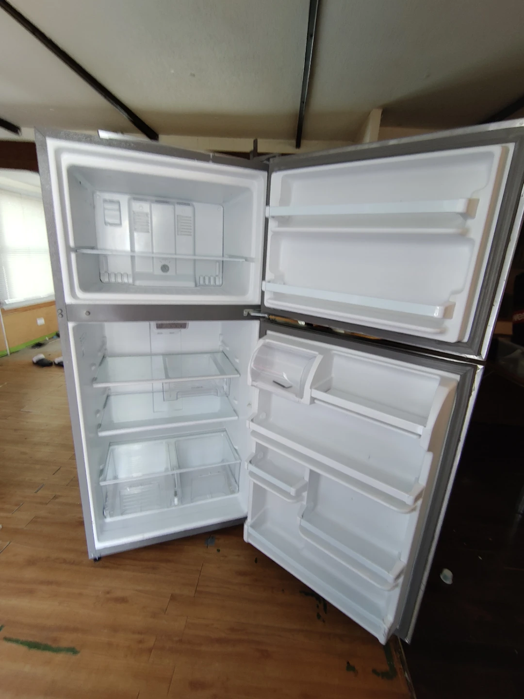 Whirlpool Refrigerator - photo 2