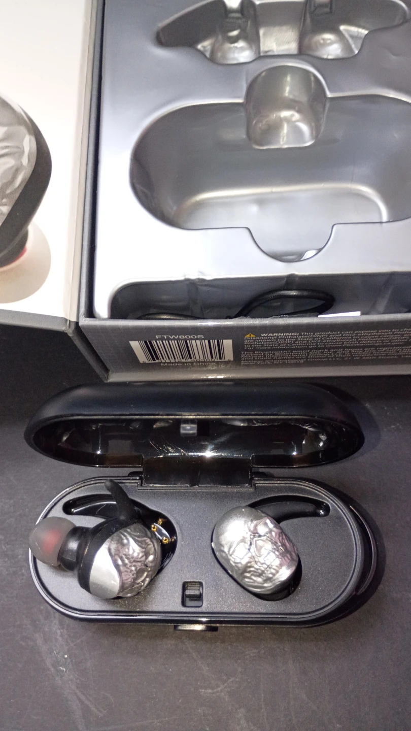 Skull Design Wireless Earbuds with Charging Case - photo 2