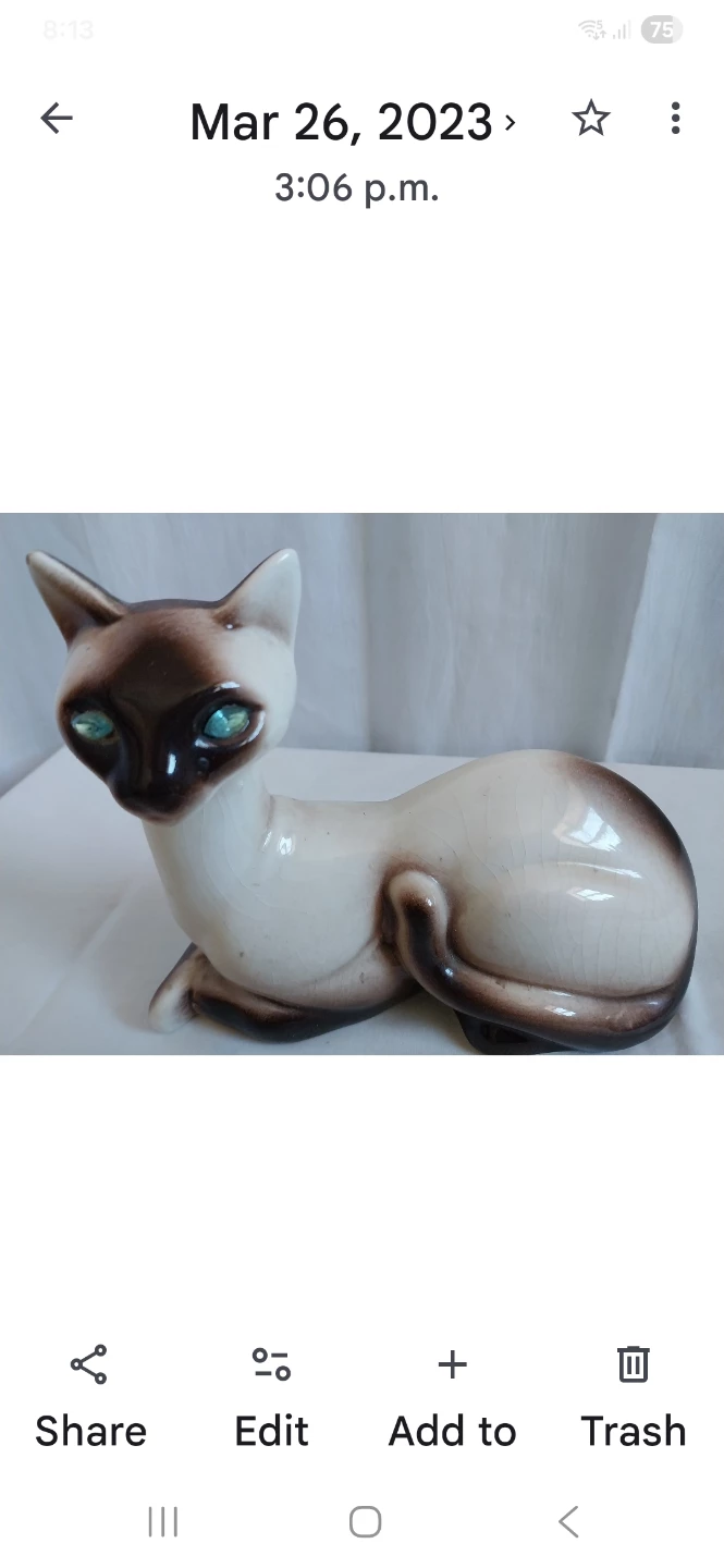Vintage Siamese Cat Figurine. Pick up only.