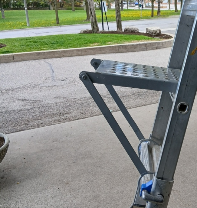 Aluminum Step Ladder with Platform