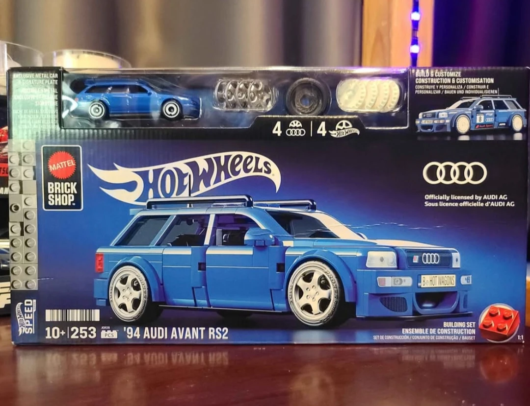 Hot Wheels Brick Shop '94 Audi Avant RS2 Building Set