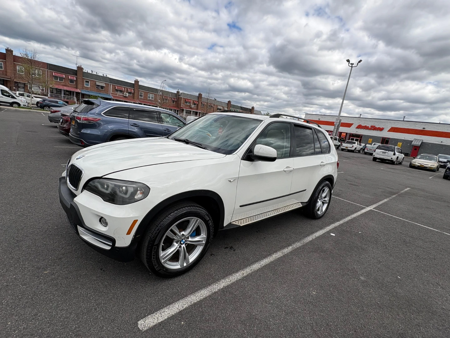 White BMW X5 SUV - photo 2