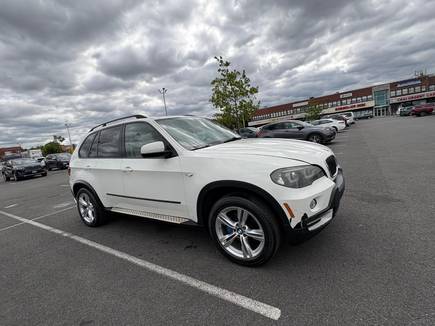 White BMW X5 SUV - photo 3