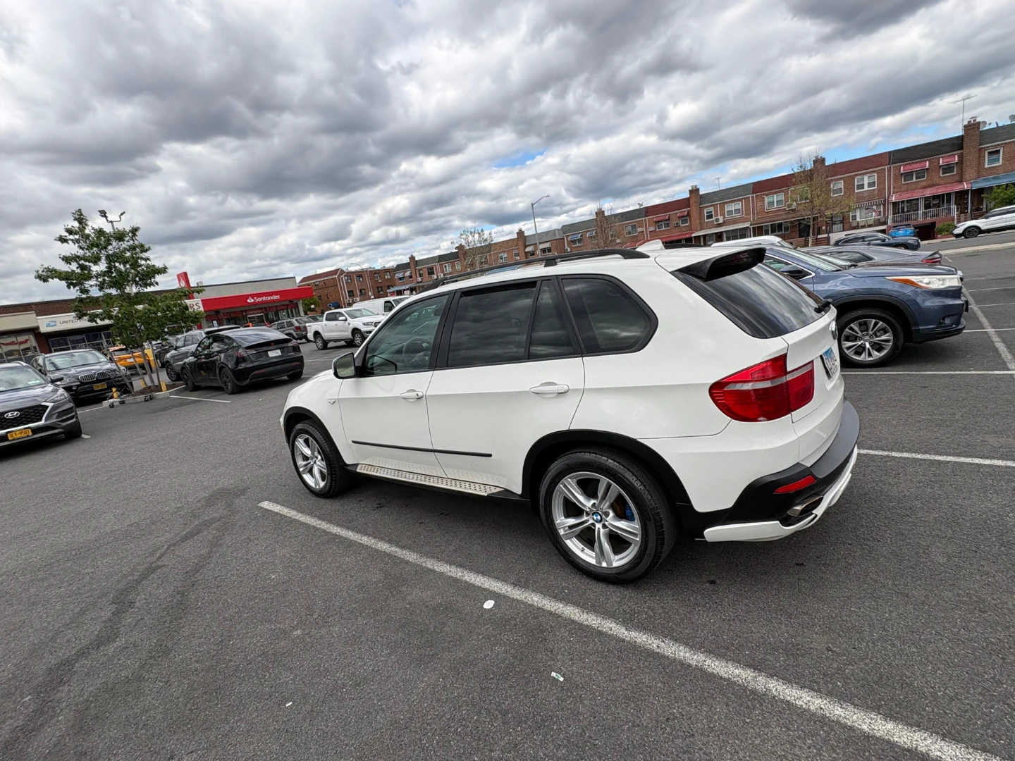 White BMW X5 SUV - photo 4