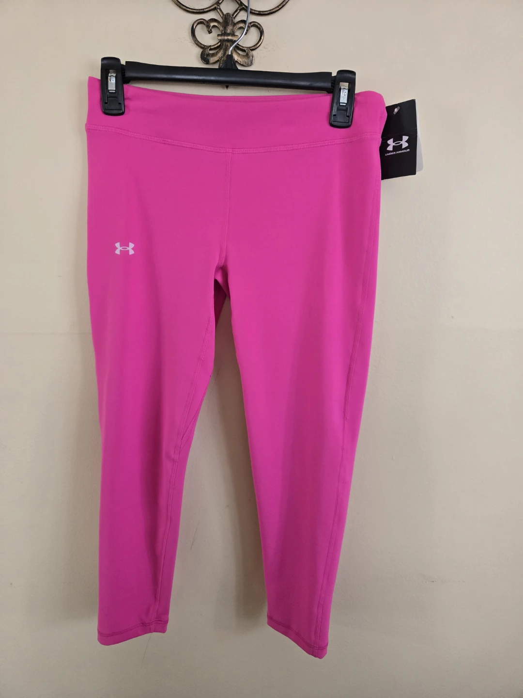 Under Armour Pink Capris Size YLG/JG/G