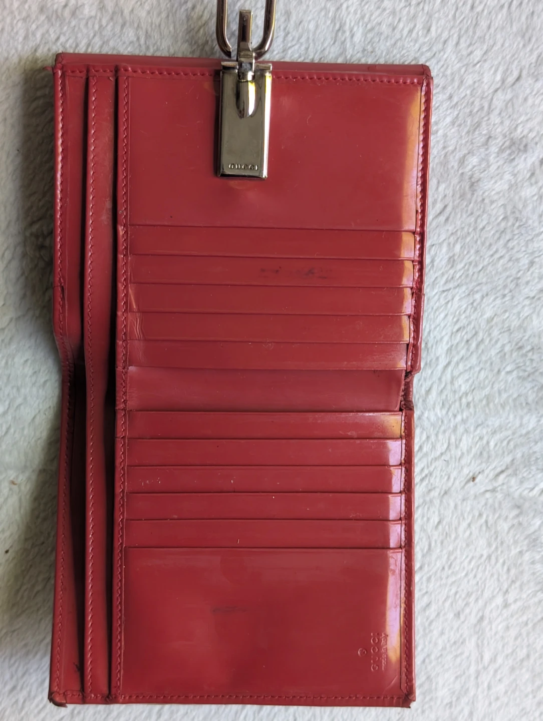 Gucci Red Patent Leather Bifold Wallet - photo 5