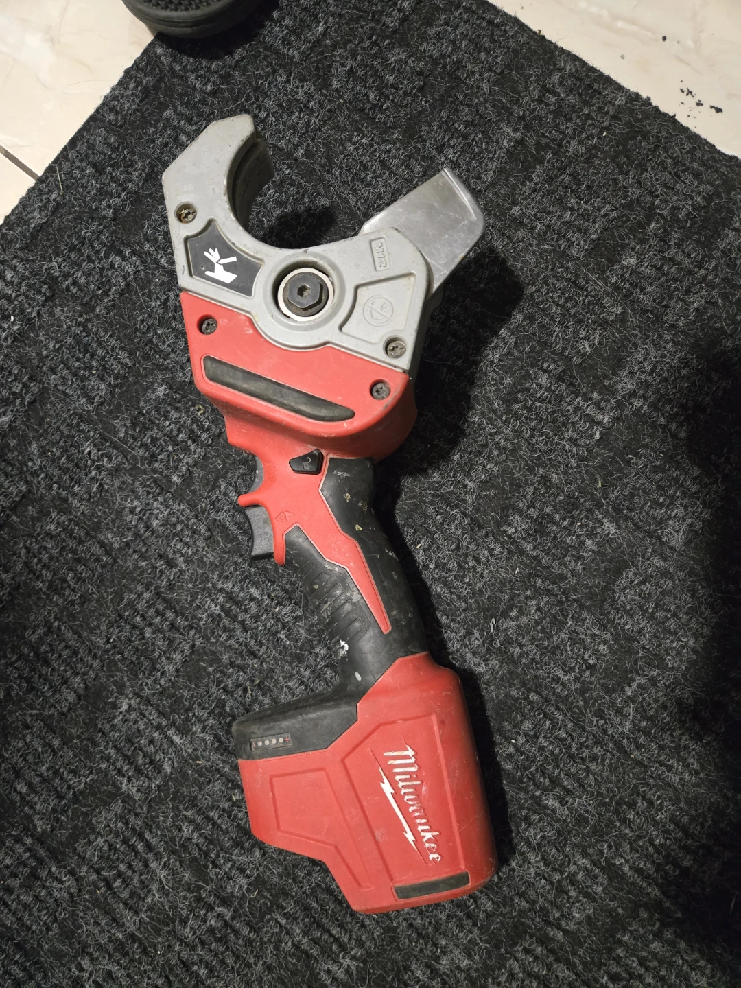 Milwaukee M12 Cordless PVC Pipe Cutter
