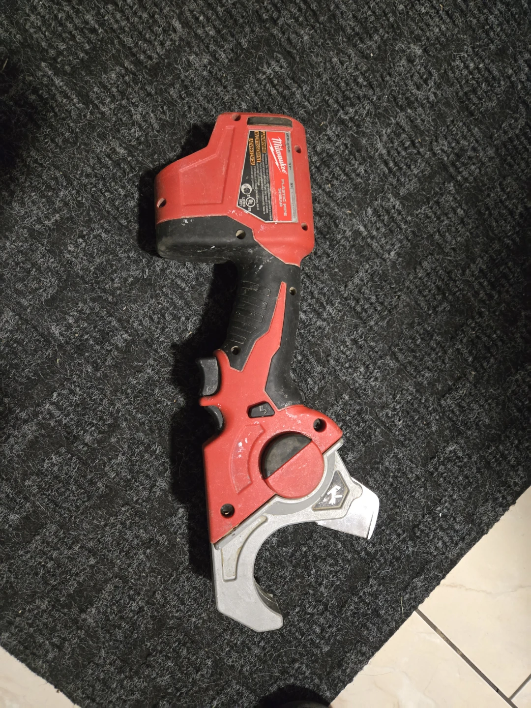 Milwaukee M12 Cordless PVC Pipe Cutter - photo 2