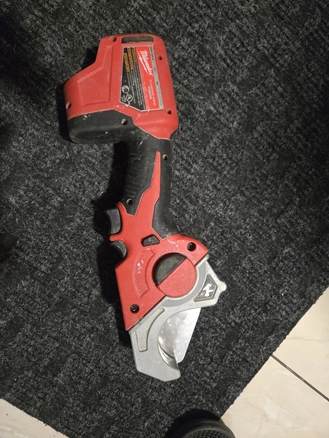 Milwaukee M12 Cordless PVC Pipe Cutter - photo 3