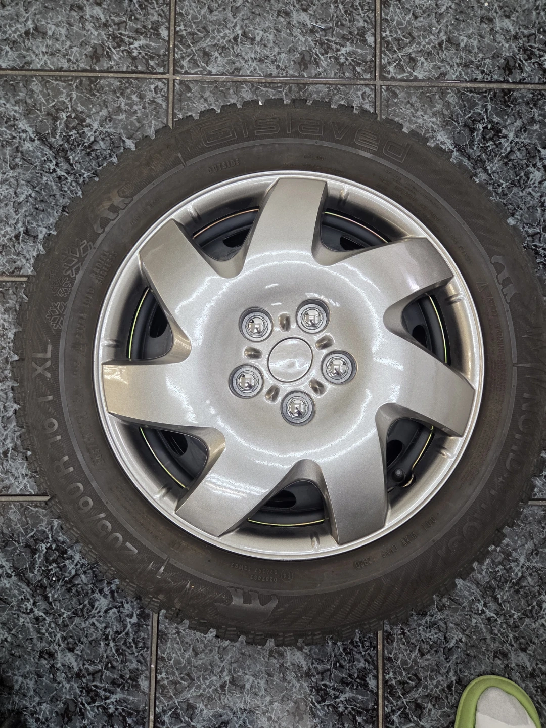 GISLAVED NORTH FROST 200 Winter Tire 205/60R16 XL