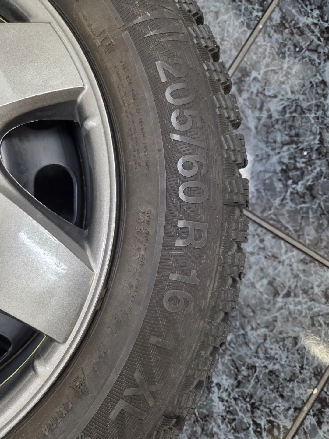 GISLAVED NORTH FROST 200 Winter Tire 205/60R16 XL - photo 2