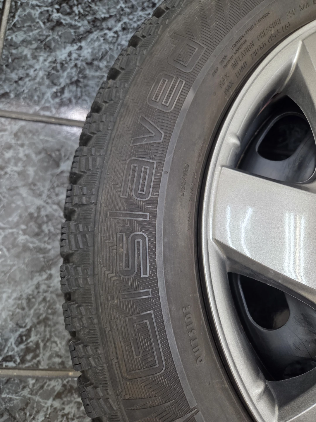 GISLAVED NORTH FROST 200 Winter Tire 205/60R16 XL - photo 4