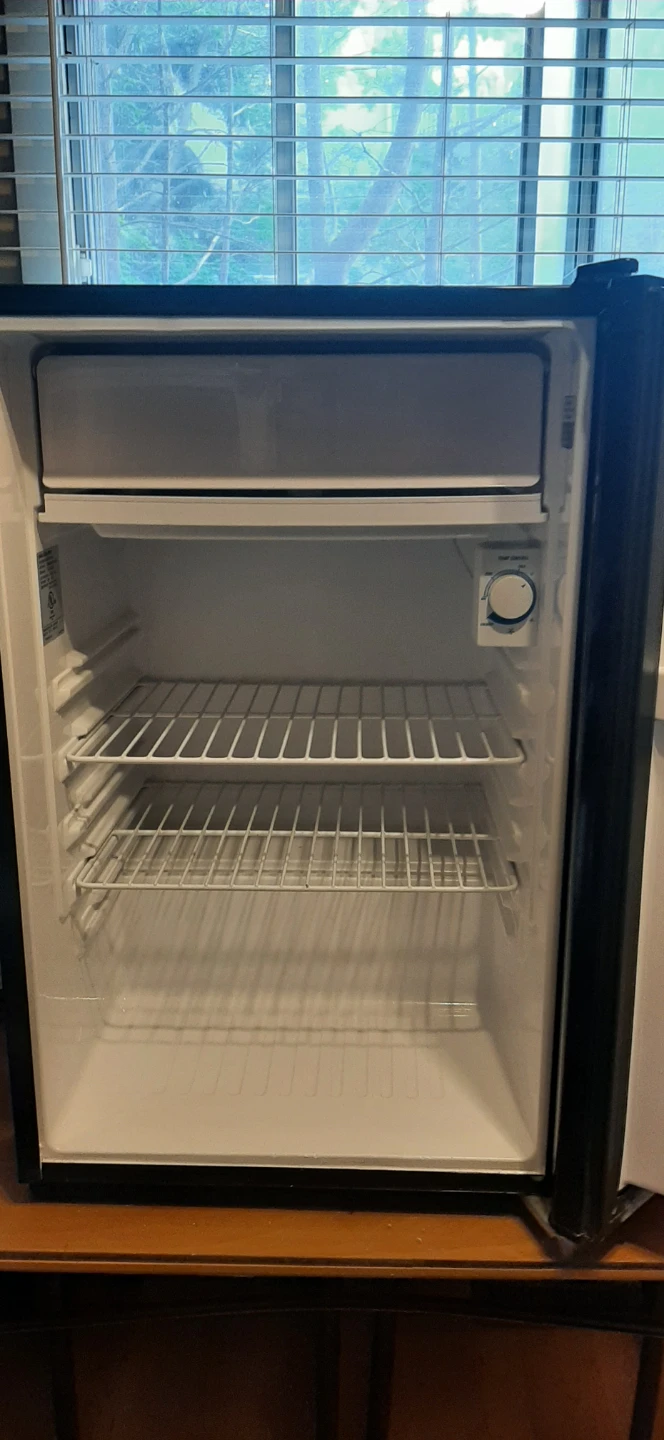 GE Black Mini Fridge READ DESCRIPTION ON SIZE - photo 2
