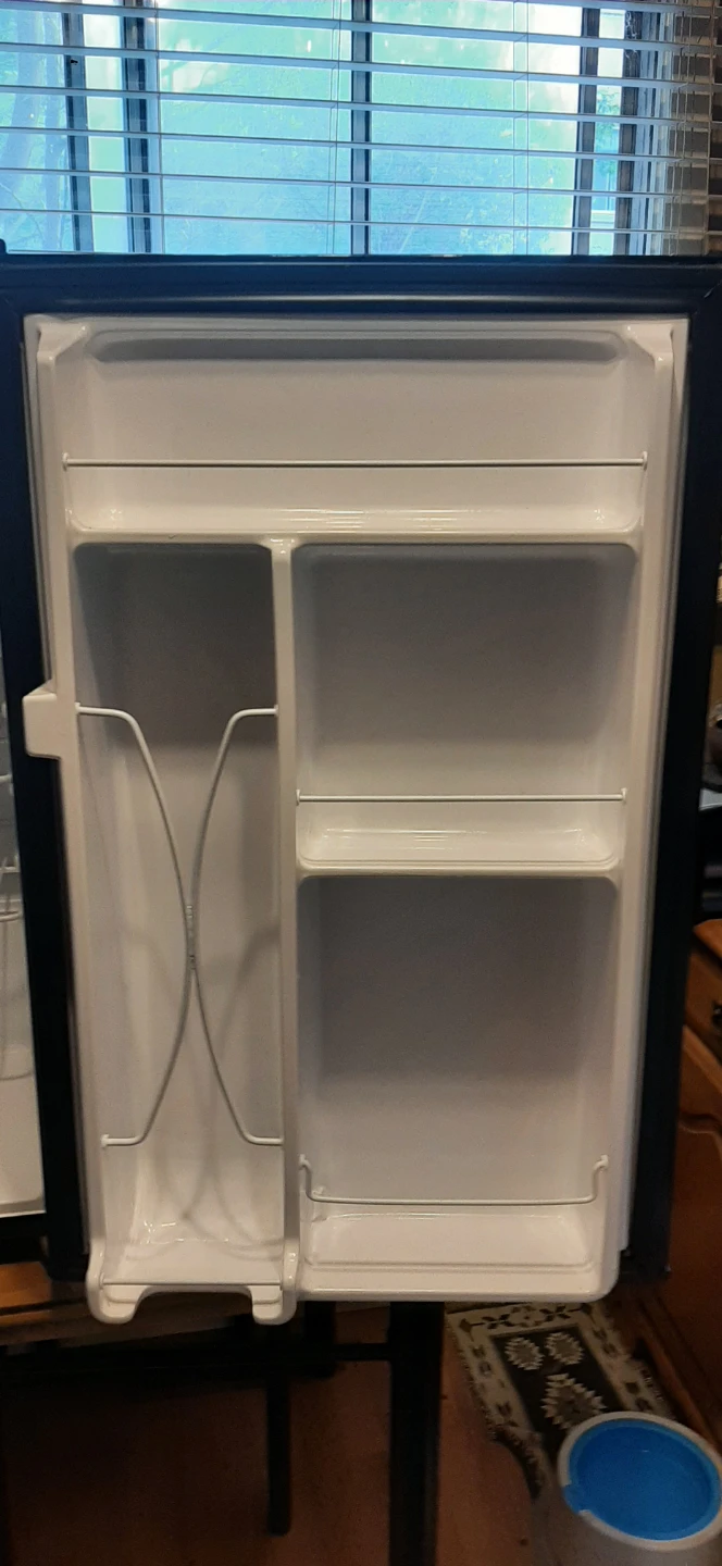 GE Black Mini Fridge READ DESCRIPTION ON SIZE - photo 3