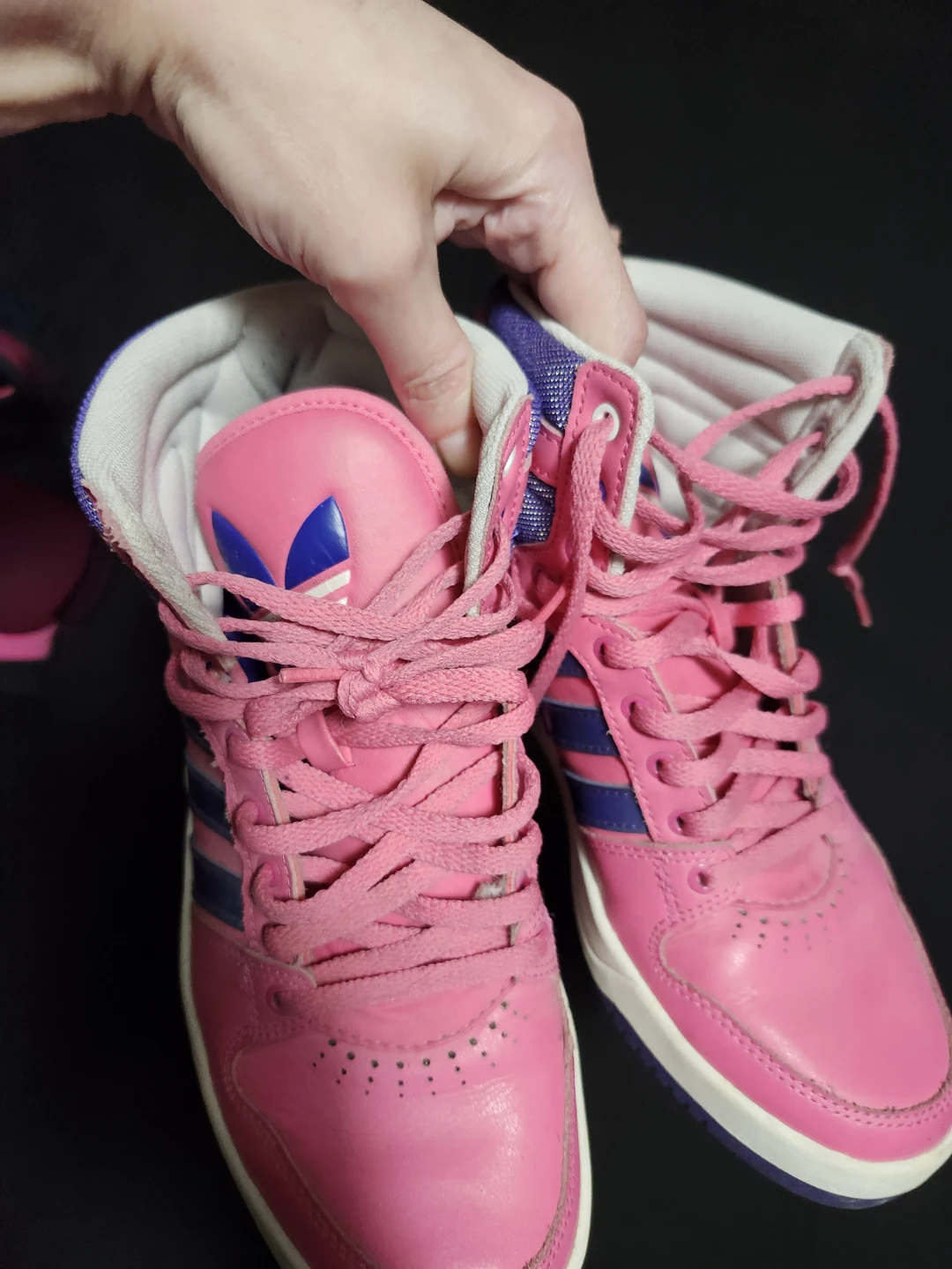 $10 women or youth adidas (6.5)