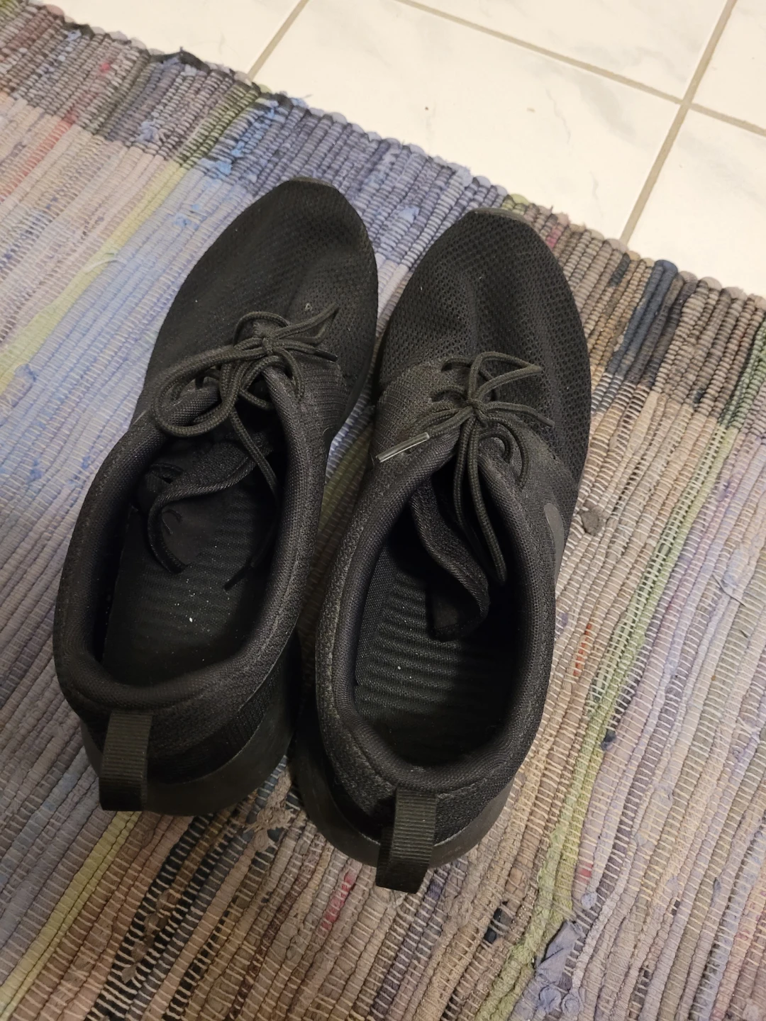 Nike Roshe Run Black Sneakers