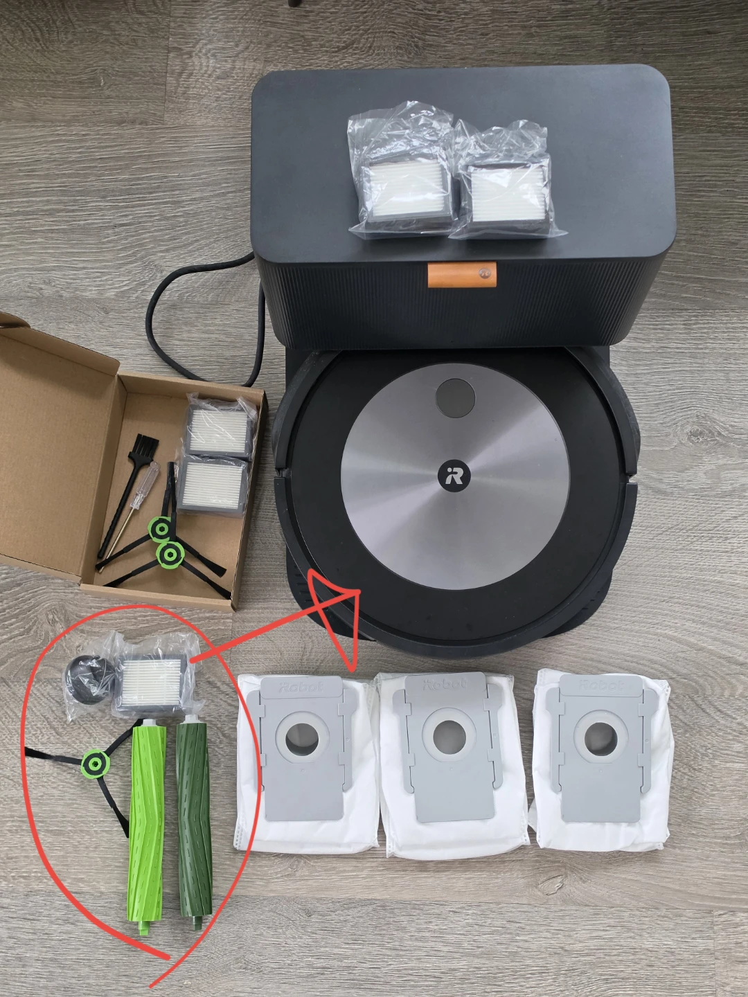 iRobot Roomba j7+ vaccum with Accessories