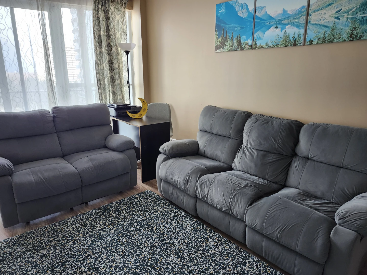 2 Sofas