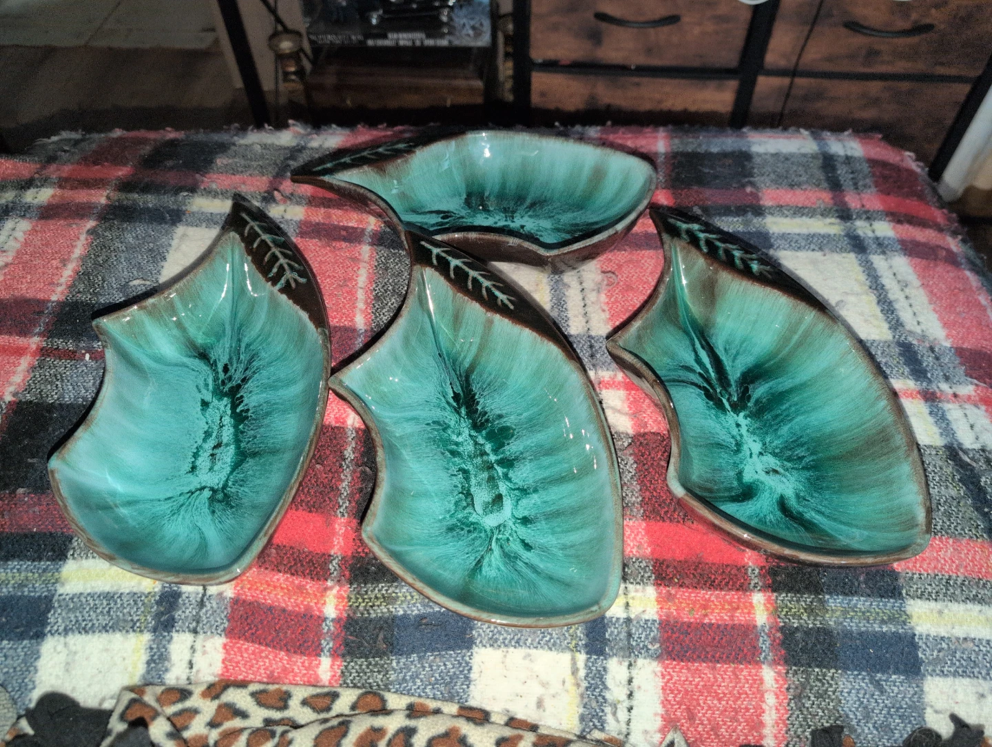 Set of 4 Teal Leaf-Shaped Serving Dishes - photo 2