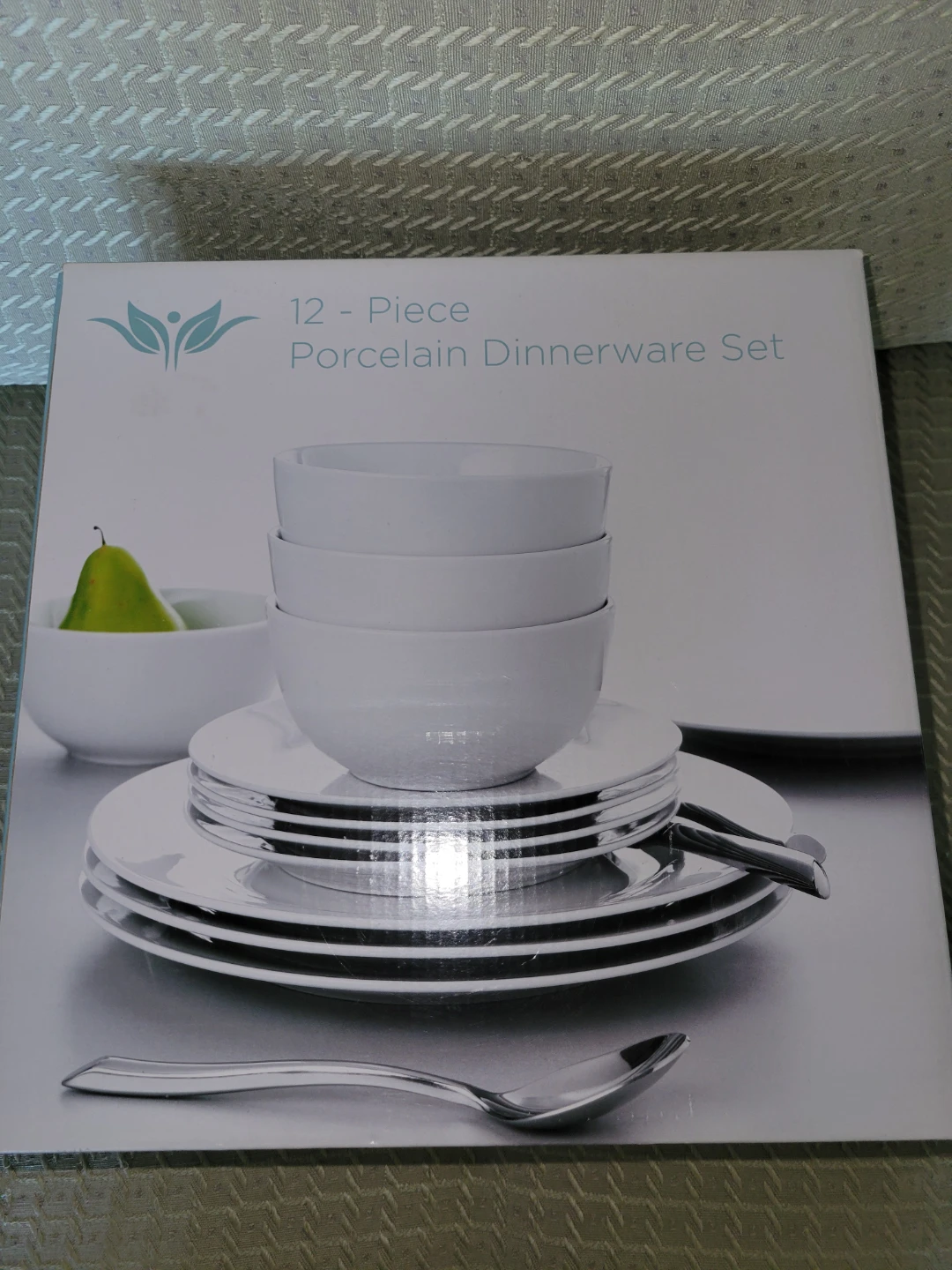 12-Piece Porcelain Dinnerware Set