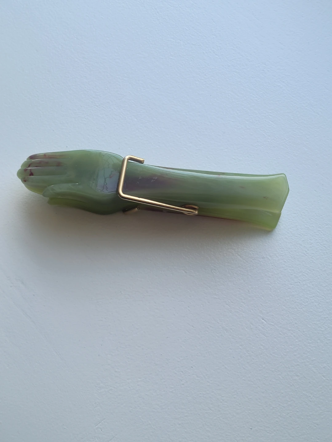 Rare. Vintage Bakelite Praying Hands Paperweight Clip - photo 4