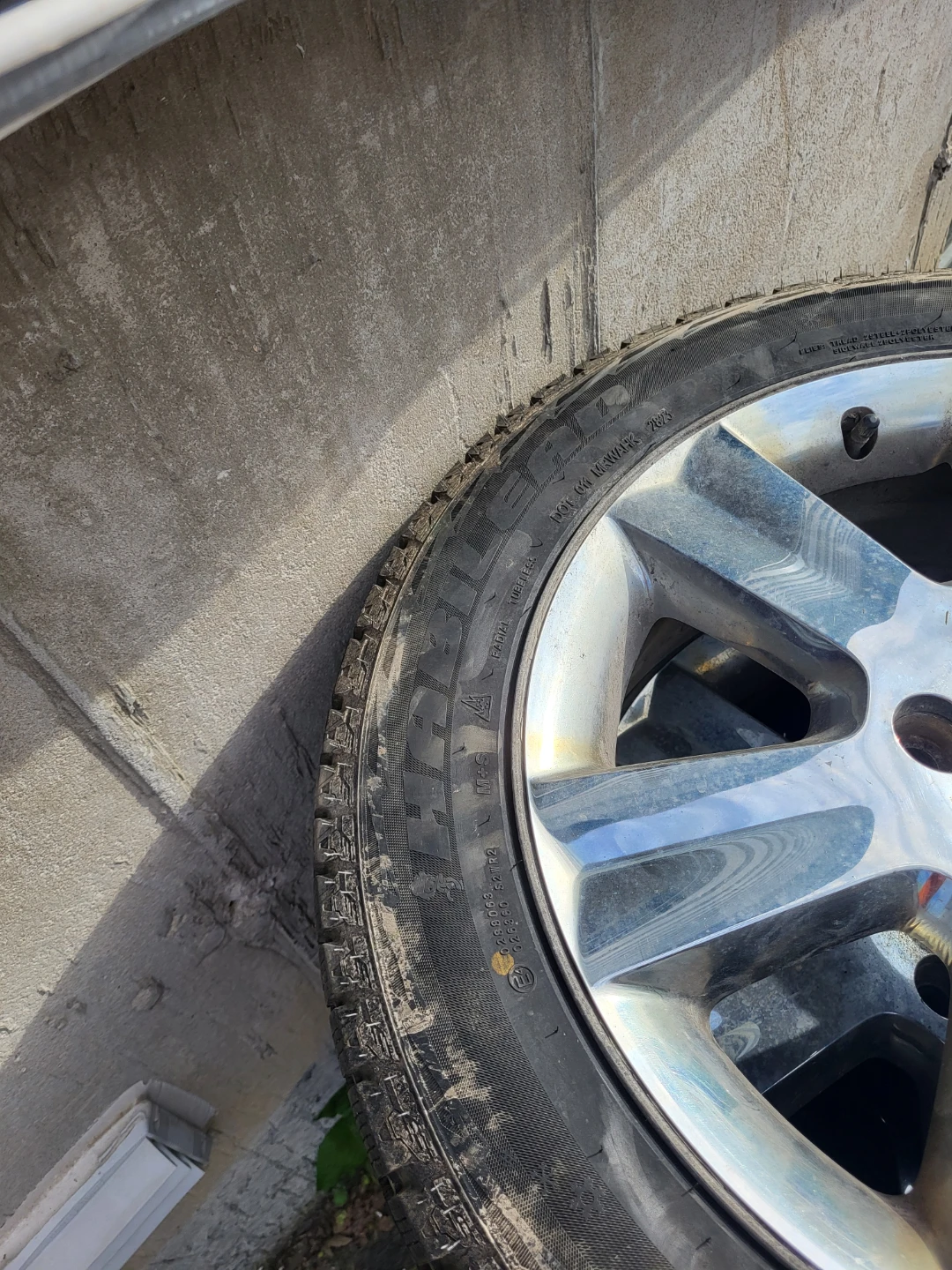 Set of 4 Winter Tires with Rims - photo 4