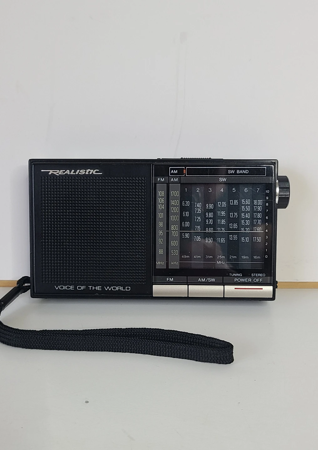 Realistic DX-342 Small Radio AM/FM/SW - Mint Condition!