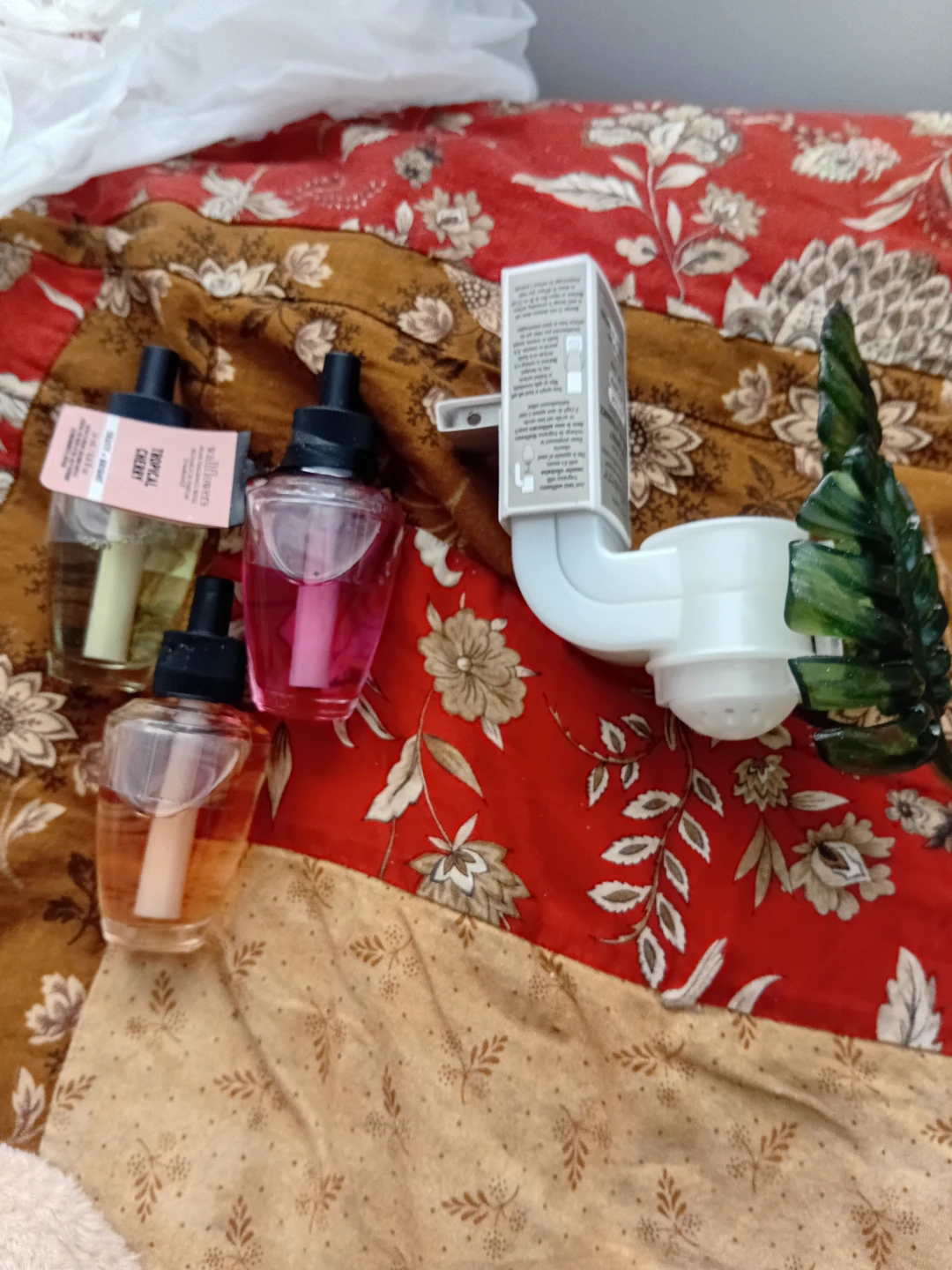 Bath & Body Works Wallflower Fragrance Plug and Refills - photo 2