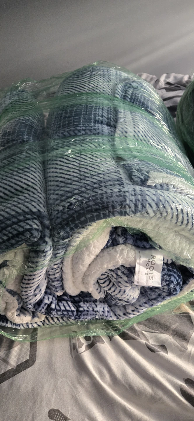 Roots Home Plaid Fleece Blanket - photo 3