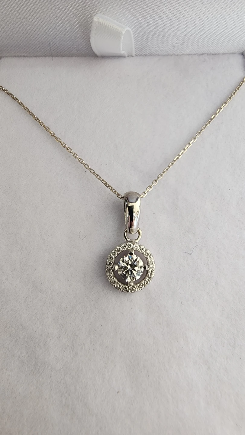 19K White Gold Diamond Pendant Necklace