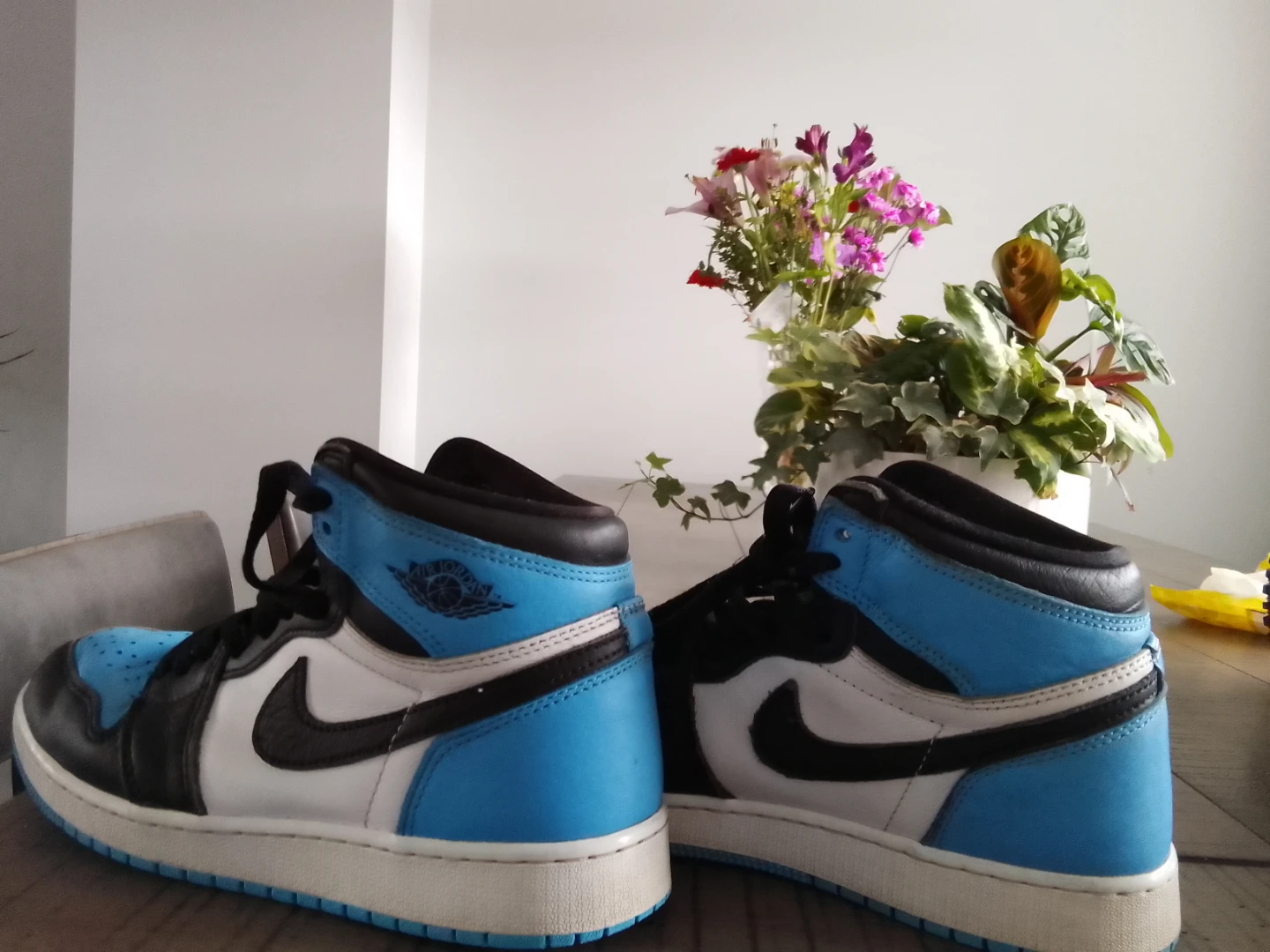 Air Jordan 1 High OG "University Blue" Sneakers