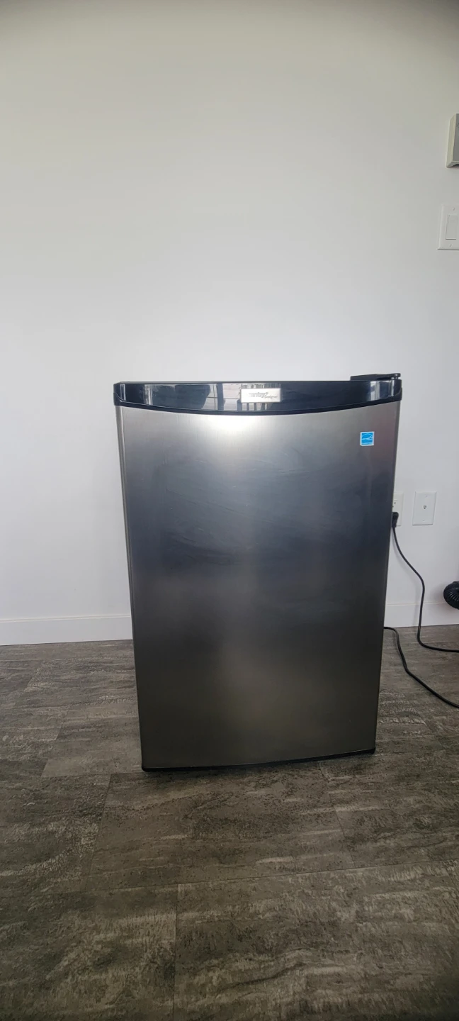 Danby  Designer mine fridge - photo 4
