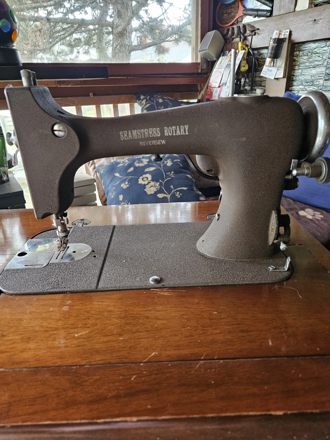 SEAMSTRESS ROTARY Sewing Machine - photo 2