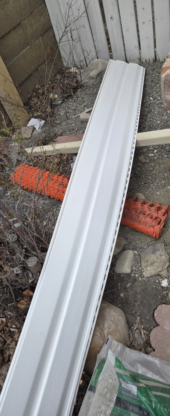 White Vinyl Siding Panel x2 = $20 both