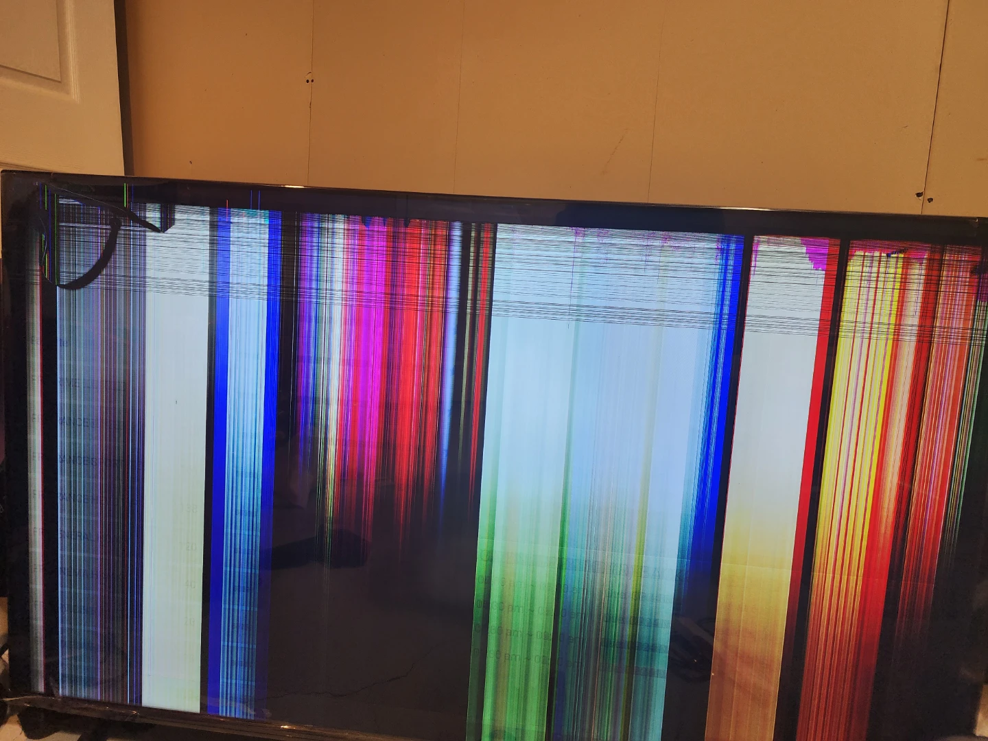 Hisense TV - Damaged Screen - photo 2