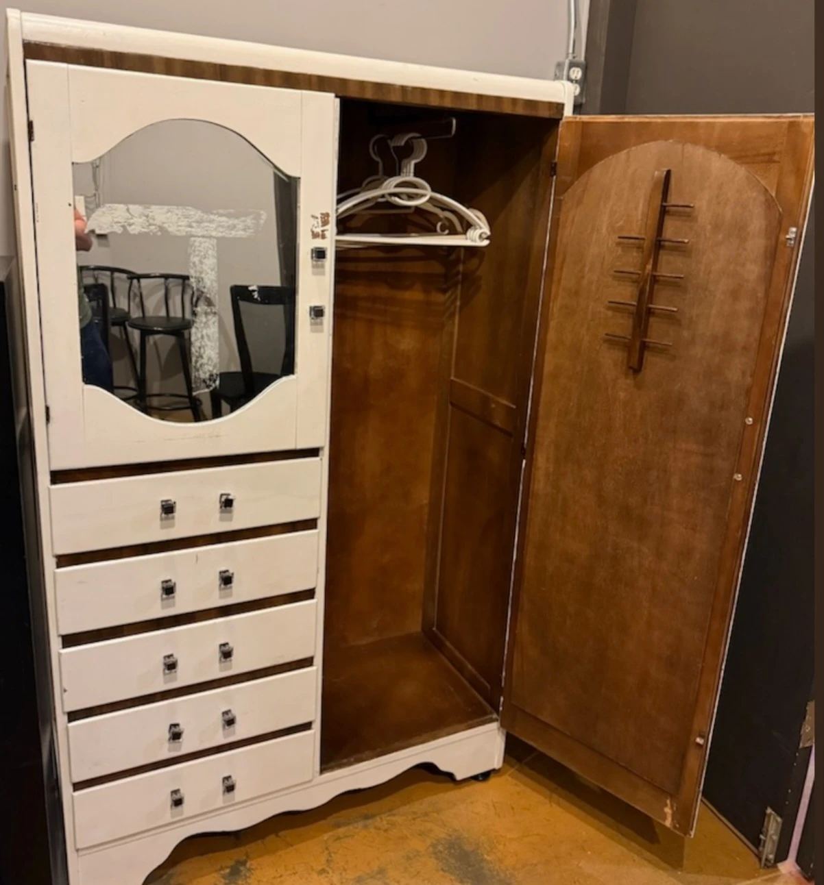 Wardrobe - photo 2