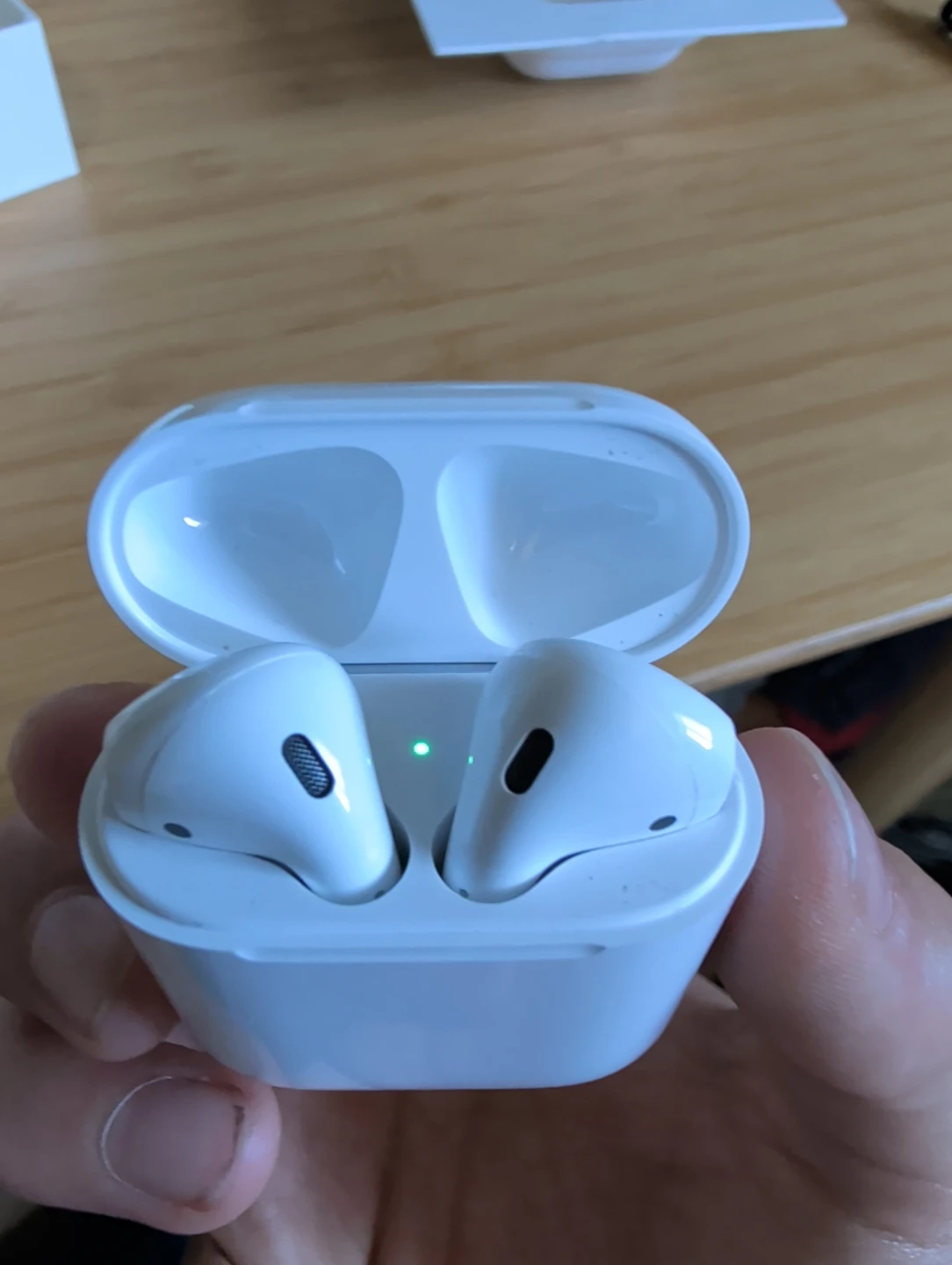 Apple AirPods (2nd generation) with Charging Case - photo 3