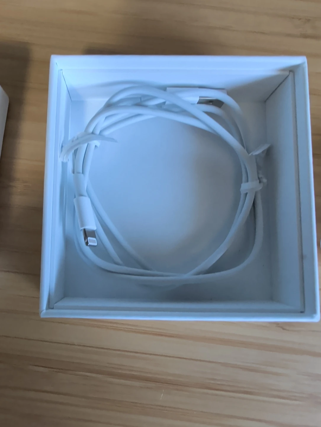 Apple AirPods (2nd generation) with Charging Case - photo 4