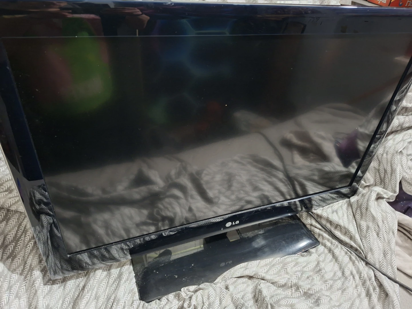 LG 32LE5300 32-inch TV