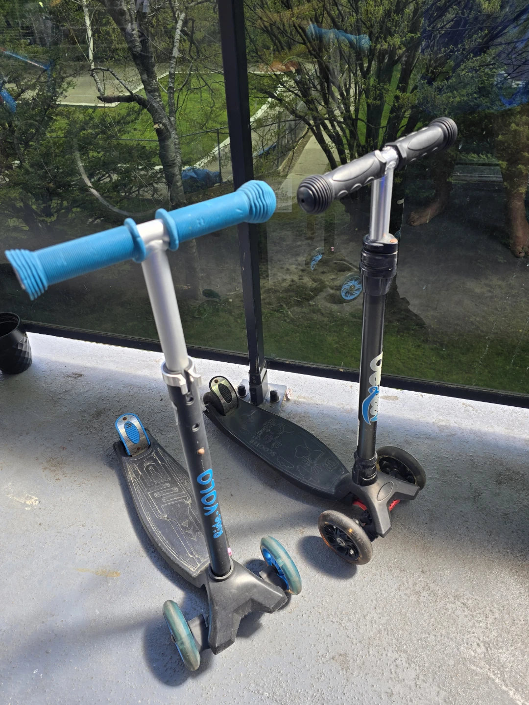 2 Scooters (1 Micro, 1 Velo) - Blue and Black - photo 2