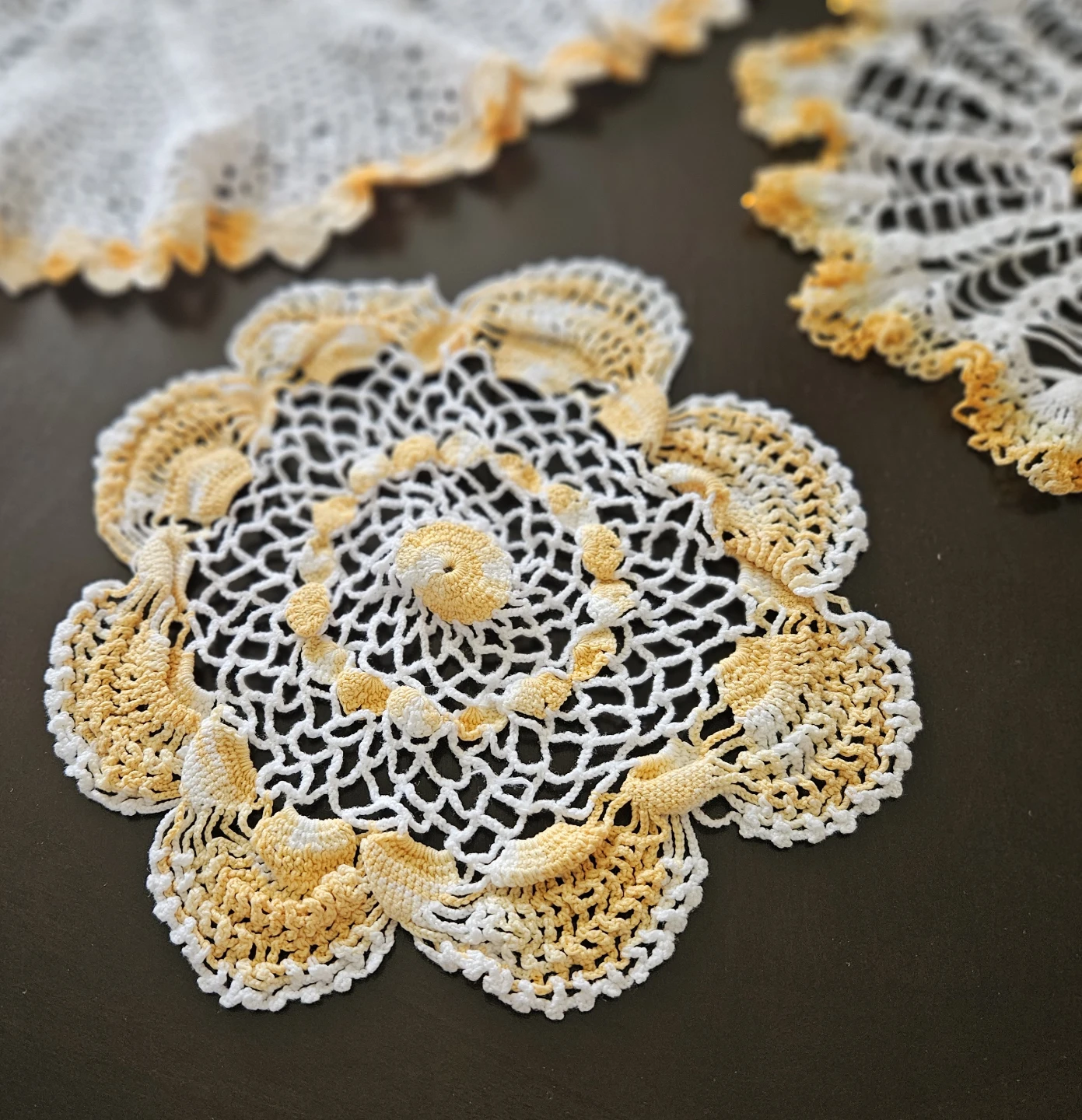 Cheerful Orange & Yellow Vintage Doilies/Table Centre Pieces - photo 2