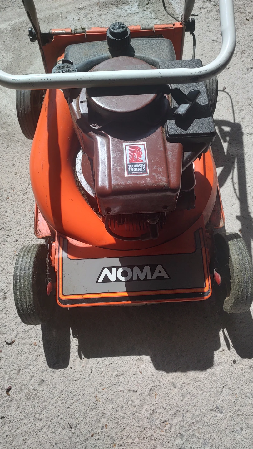 Noma Lawnmower with Tecumseh Engine