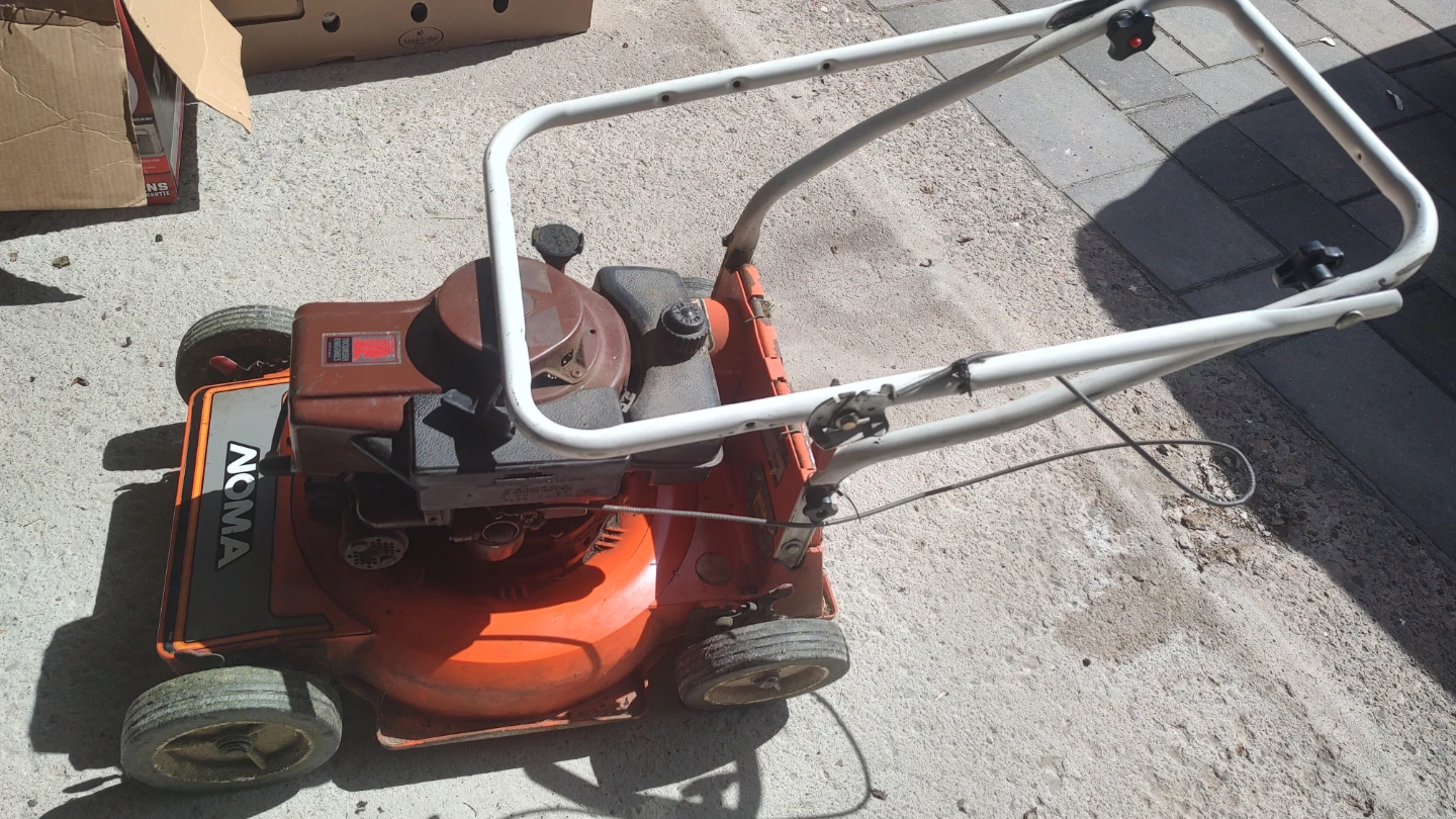 Noma Lawnmower with Tecumseh Engine - photo 3