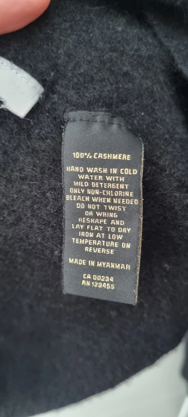 Hudson's Bay Company Black 100% Cashmere Sweater - Petites PL/PG - photo 3