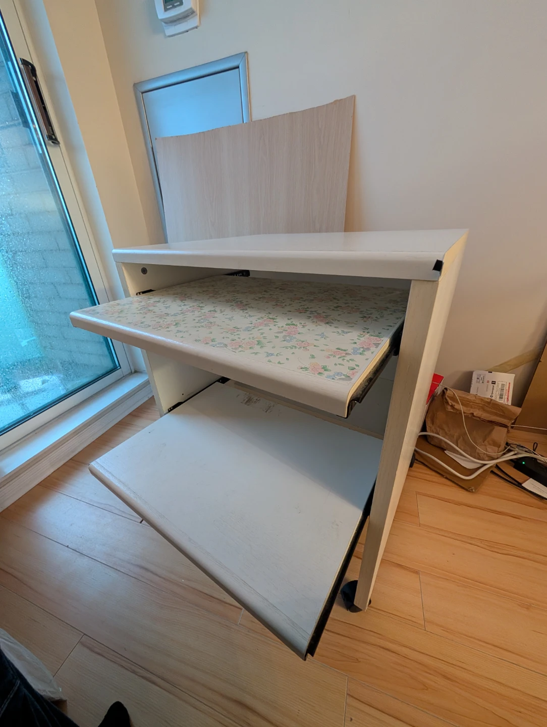 White Rolling Computer Desk - photo 2