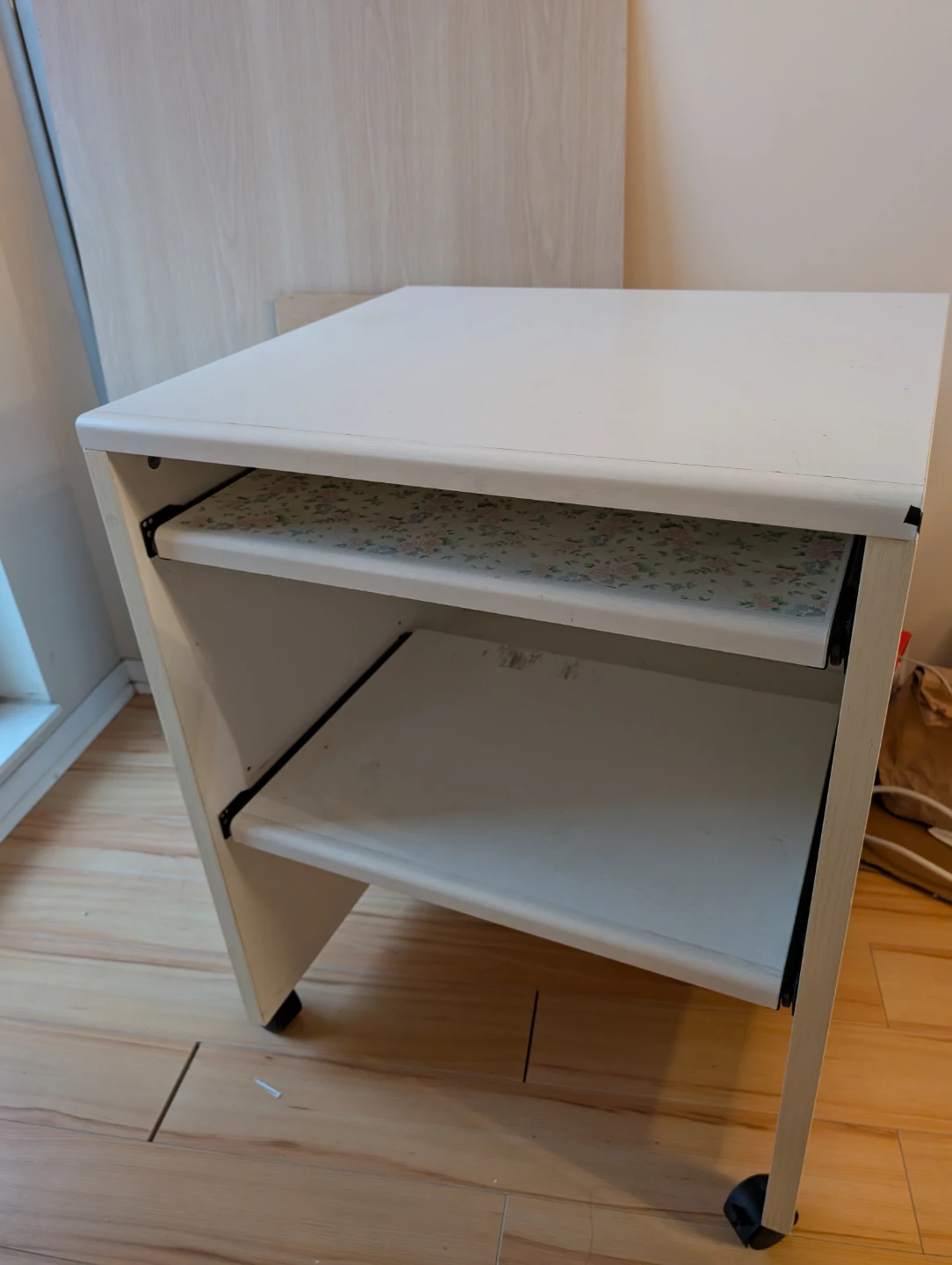 White Rolling Computer Desk - photo 3