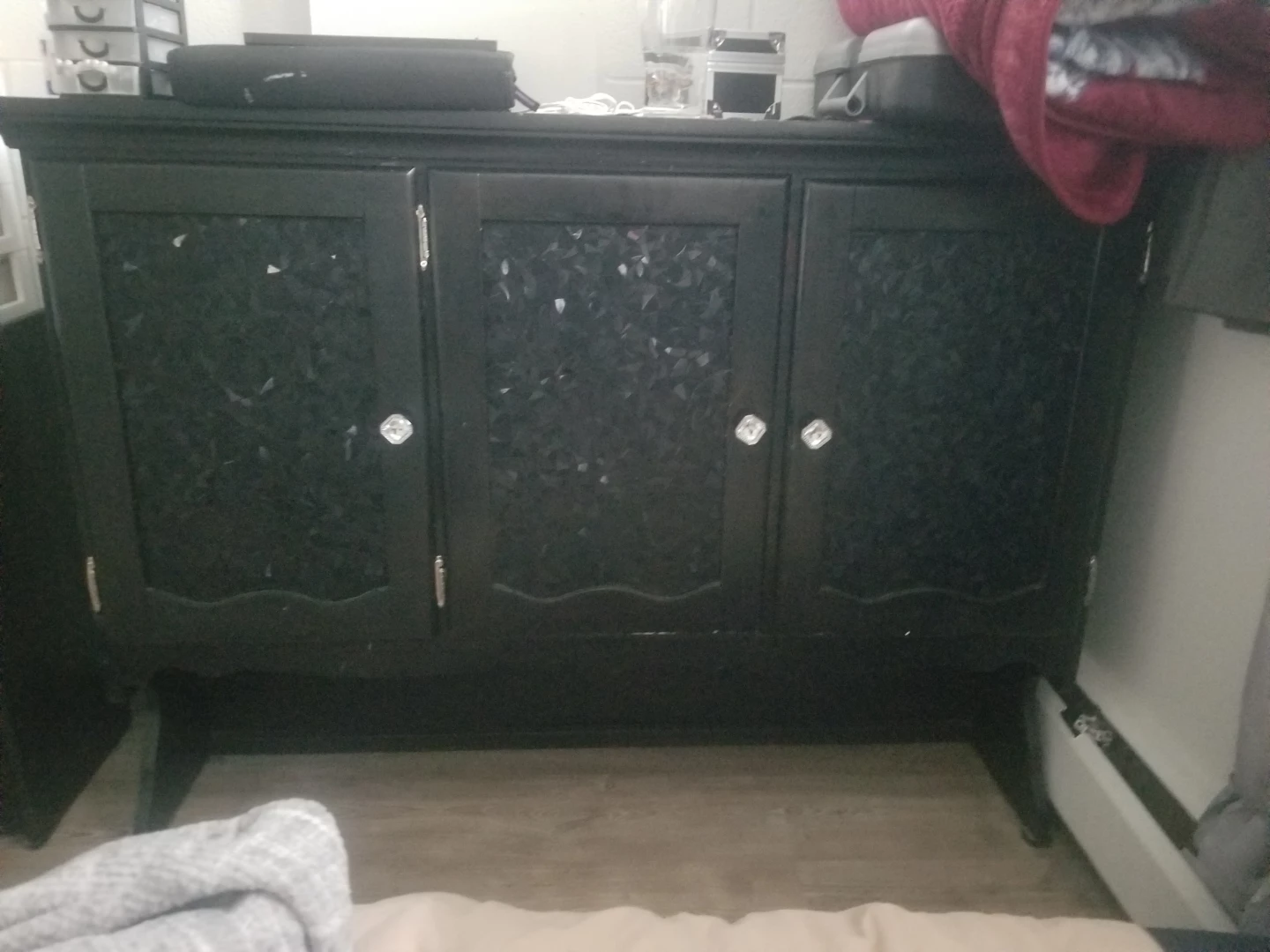 Black Three-Door Cabinet with Textured Glass Fronts - photo 2