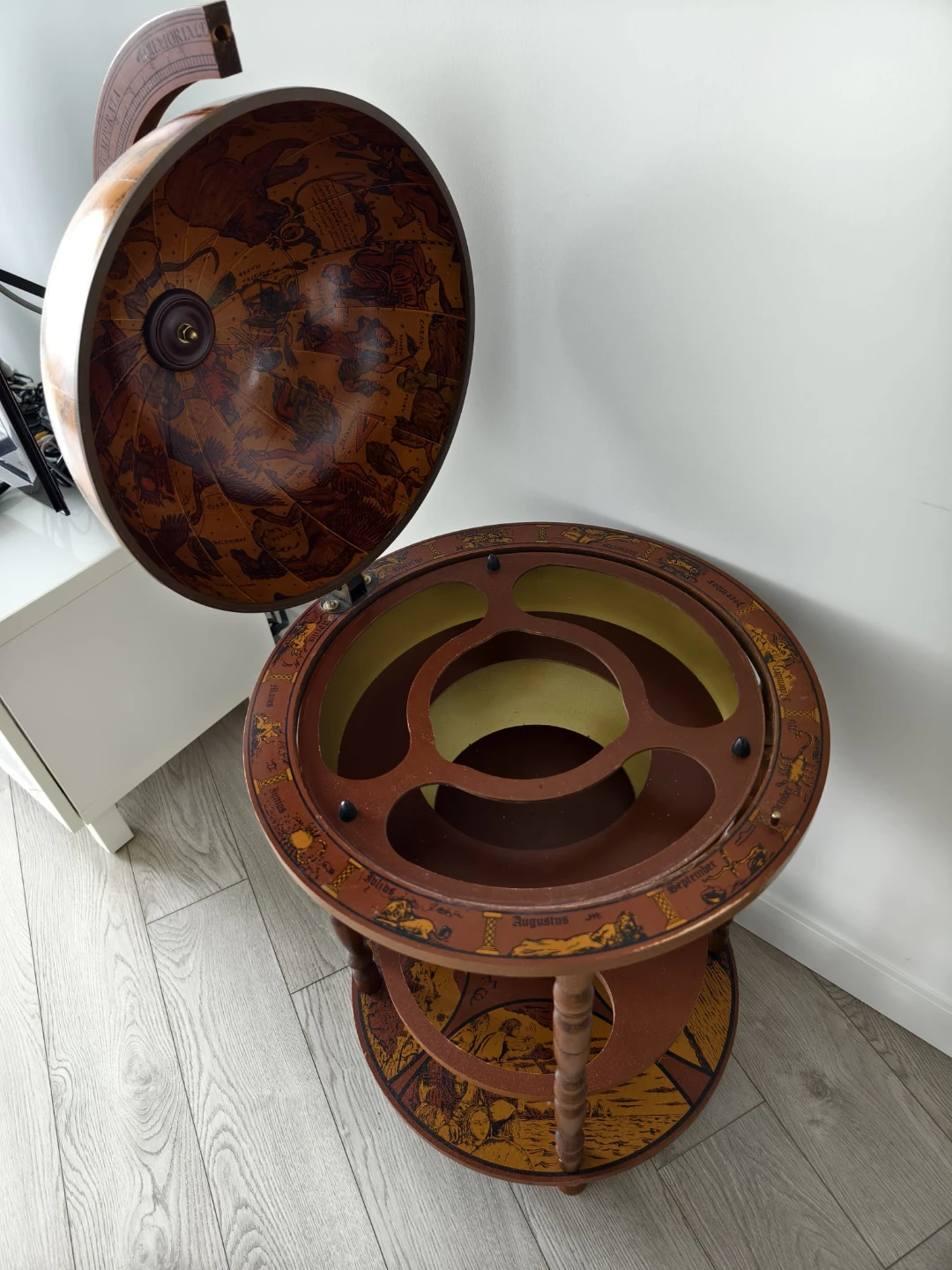 Vintage Globe Bar Cabinet – Excellent Condition – $120 - photo 3