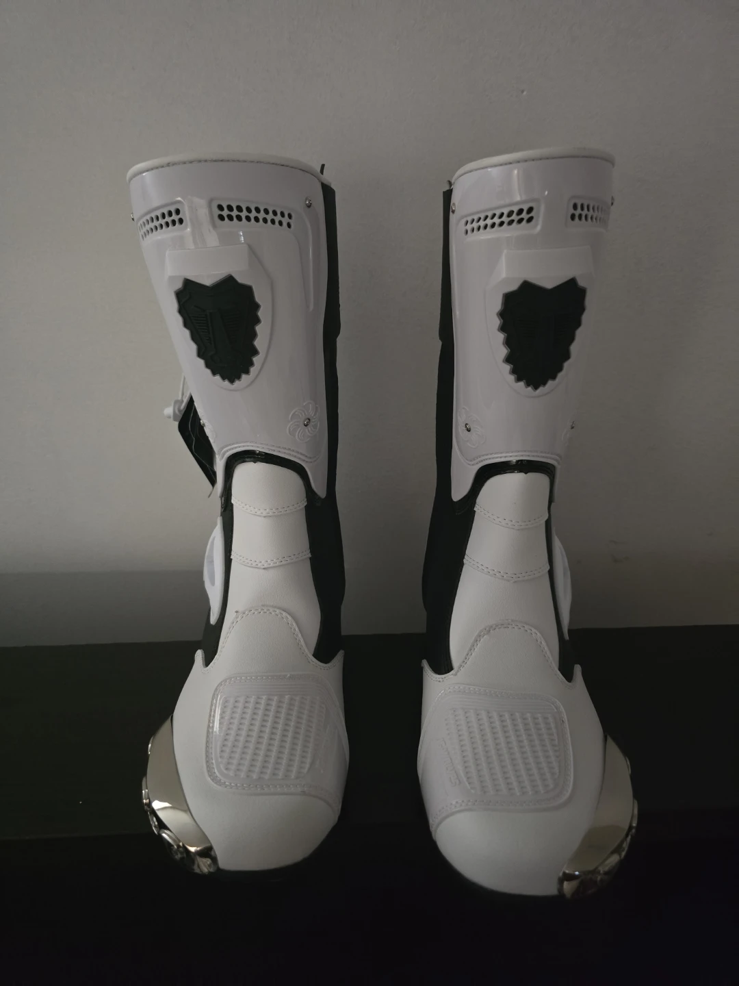 JG-WOLVES Motorcycle Boots - White/Black