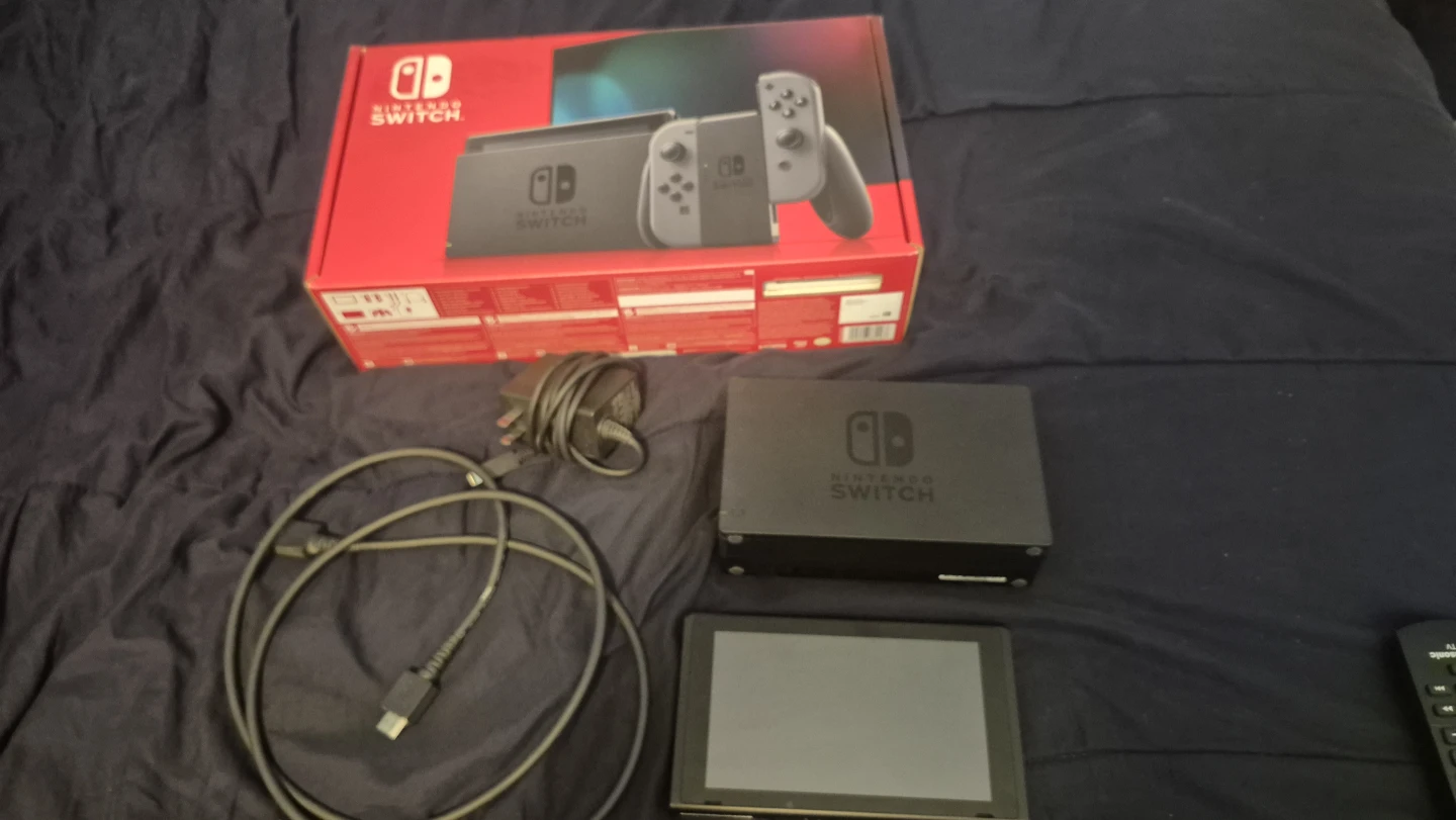 Selling both PS4 and Nintendo switch complete in box - photo 3